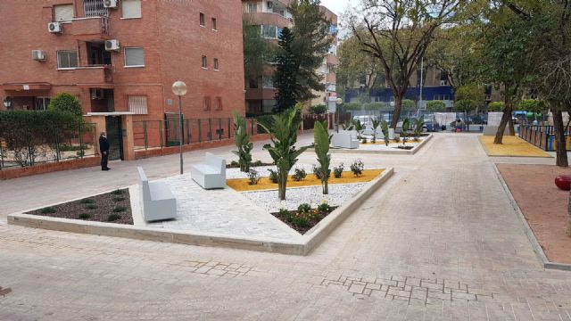 Desempleados inscritos en el SEF reforman por completo la Plaza de la Enseñanza en el Infante - 2, Foto 2