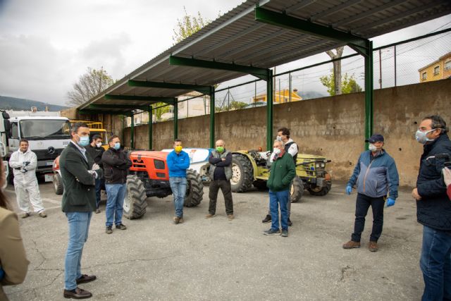 El Plan de Choque de Desinfección cuenta con 35 operarios entre trabajadores del servicio de limpieza, operarios municipales y agricultores voluntarios - 1, Foto 1