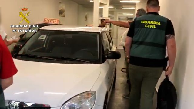 La Guardia Civil desarticula una organización criminal dedicada a la adquisición fraudulenta de vehículos y su posterior venta a terceros en Europa - 1, Foto 1