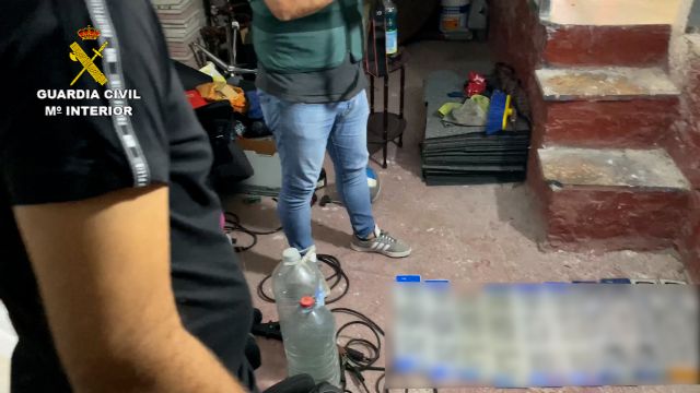 La Guardia Civil desarticula una organización criminal dedicada a la adquisición fraudulenta de vehículos y su posterior venta a terceros en Europa - 5, Foto 5