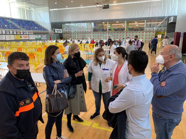 La ciudadanía aguileña responde sobresalientemente a la vacunación masiva en el Pabellón Diego Calvo Valera - 4, Foto 4