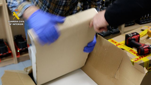 La Guardia Civil detiene en Murcia a dos personas que pretendían enviar marihuana a Alemania - 1, Foto 1