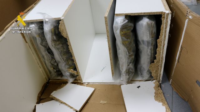 La Guardia Civil detiene en Murcia a dos personas que pretendían enviar marihuana a Alemania - 3, Foto 3