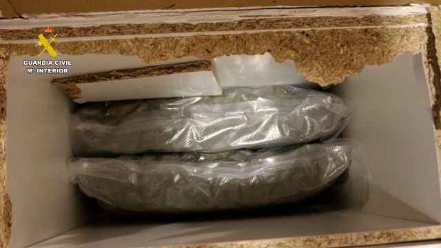 La Guardia Civil detiene en Murcia a dos personas que pretendían enviar marihuana a Alemania - 5, Foto 5