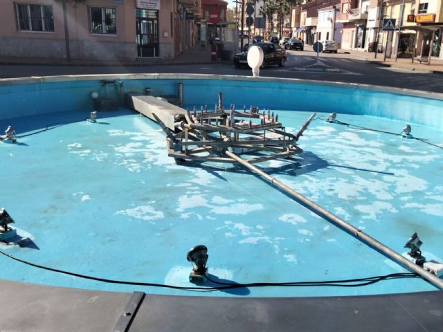 Las fuentes de la plaza Mayor y de la calle Mula se ponen a punto para la primavera - 1, Foto 1