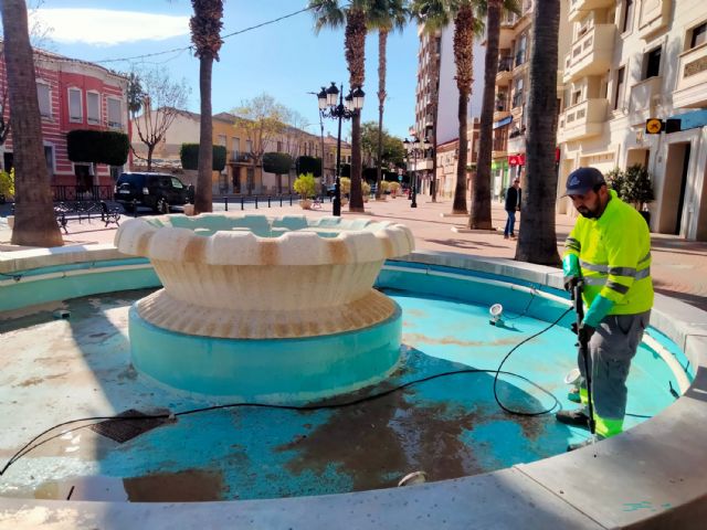 Las fuentes de la plaza Mayor y de la calle Mula se ponen a punto para la primavera - 4, Foto 4