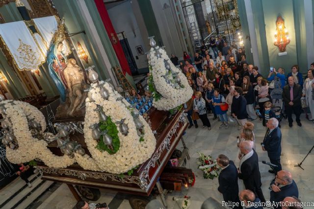 La Alcaldesa entrega a la Piedad la toalla conmemorativa de su Centenario - 1, Foto 1