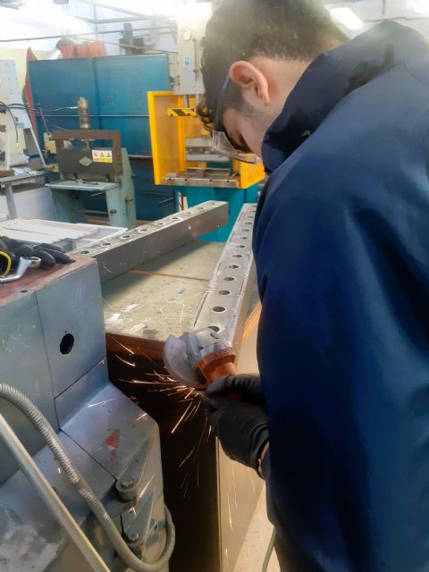 Educación promueve un proyecto que permite a casi un centenar de alumnos fabricar una prensa hidráulica - 4, Foto 4