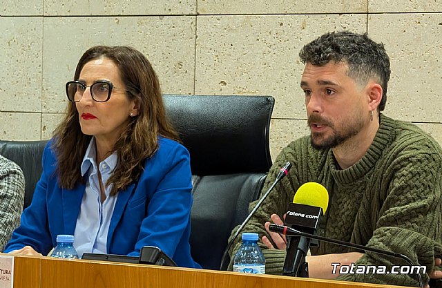 Totana celebra este domingo la II edición de la feria del libro en la plaza de la Balsa Vieja, Foto 5