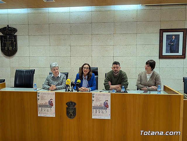 Totana celebra este domingo la II edición de la feria del libro en la plaza de la Balsa Vieja, Foto 6