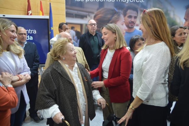 El Gobierno regional pone en marcha el teléfono 065 para atender a personas mayores en situación de soledad no deseada - 4, Foto 4