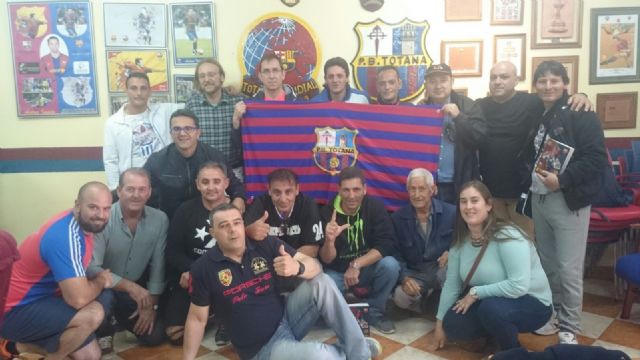 La Pea Totana Barcelonista of solidarity with detainees of the Penitentiary Center Murcia I, Foto 3