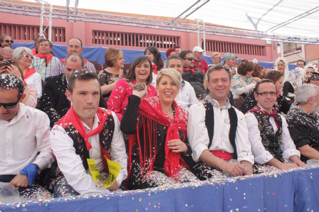 La consejera de Cultura asiste en Yecla a la cabalgata de carrozas de las fiestas de San Isidro - 1, Foto 1