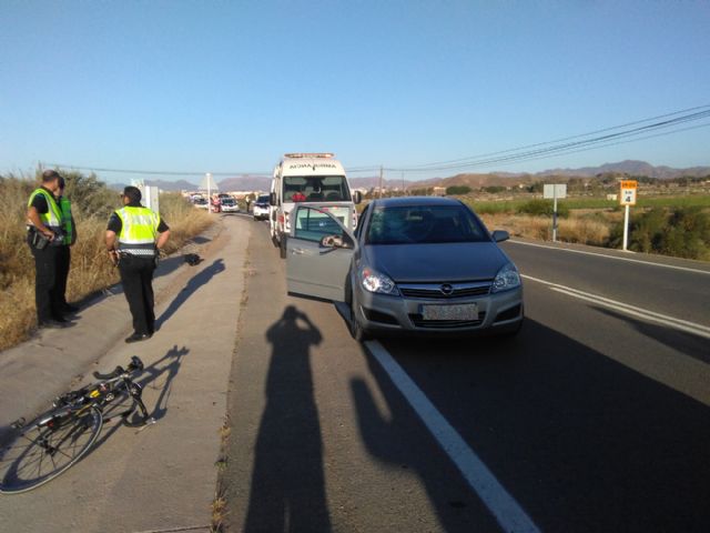 Herido grave un ciclista al ser arrollado por un turismo en Águilas - 1, Foto 1