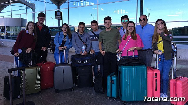 The students of the Higher Education Training Cycles of the IES "PRADO MAYOR" travel to Italy to carry out their internship in companies, Foto 2