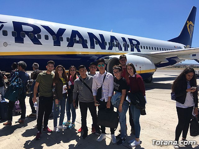 The students of the Higher Education Training Cycles of the IES "PRADO MAYOR" travel to Italy to carry out their internship in companies, Foto 3