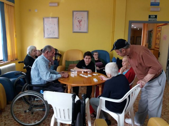 El proyecto intergeneracional del Instituto Prado Mayor, dio por finalizada su andadura con la última visita a la Residencia La Purísima, Foto 2