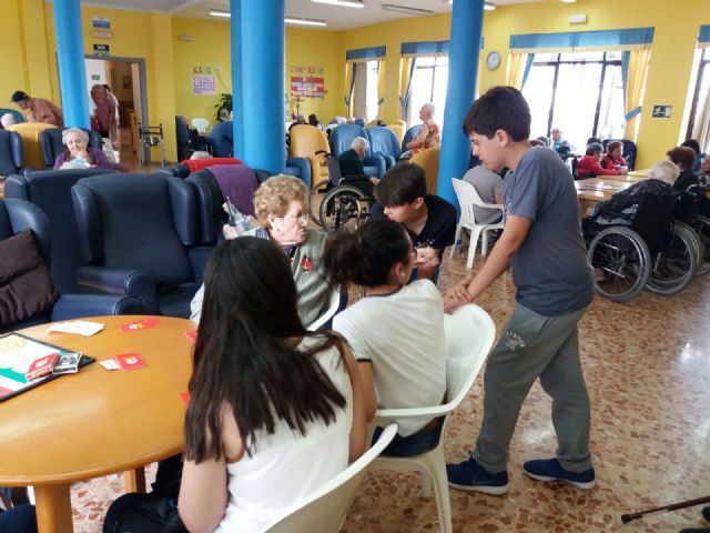 El proyecto intergeneracional del Instituto Prado Mayor, dio por finalizada su andadura con la última visita a la Residencia La Purísima, Foto 8