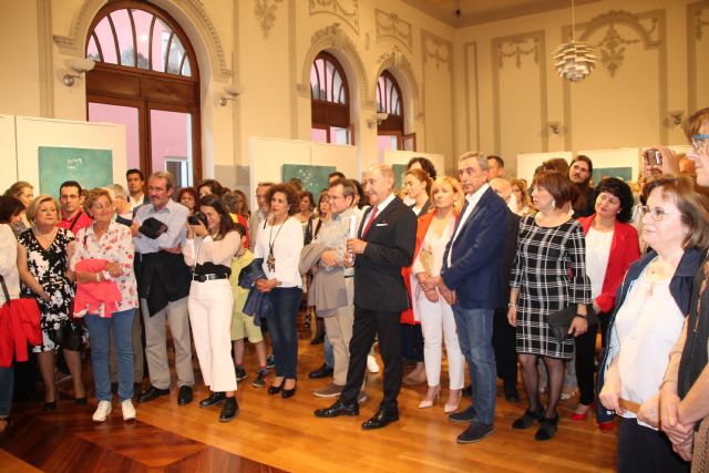 Perla Fuertes inaugura su exposicin Caja de agua II en el Real Casino de Murcia, Foto 1