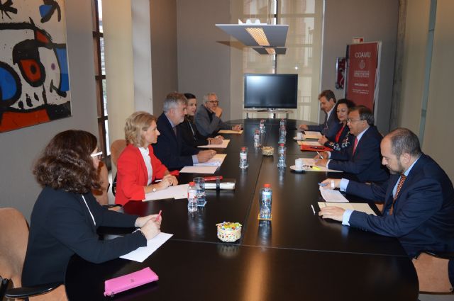 El Colegio de Arquitectos ofrece su colaboración al nuevo consejero de Fomento y le expone la situación del sector - 1, Foto 1