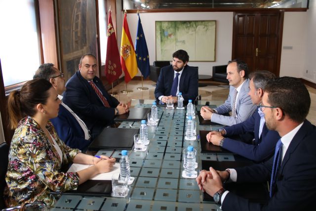 Fernando López Miras se reúne con el presidente de la Cámara de Comercio de Lorca - 1, Foto 1