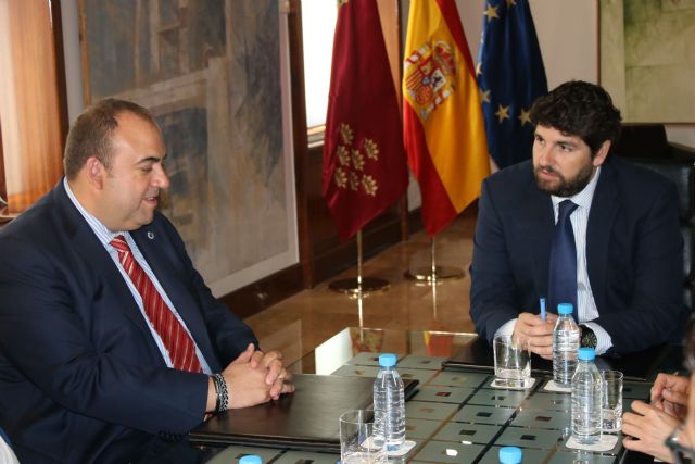 Fernando López Miras se reúne con el presidente de la Cámara de Comercio de Lorca - 2, Foto 2