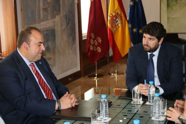 Fernando López Miras se reúne con el presidente de la Cámara de Comercio de Lorca - 2, Foto 2