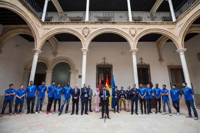 Fernando López Miras recibe al UCAM Murcia C.B. tras su bronce en la Final Four de la Basketball Champions League - 1, Foto 1