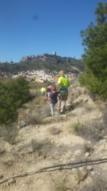 150 alumnos del colegio San Cristóbal participaron el viernes en una jornada de concienciación medioambiental organizada por el Ayuntamiento con motivo del Día Mundial del Árbol - 1, Foto 1