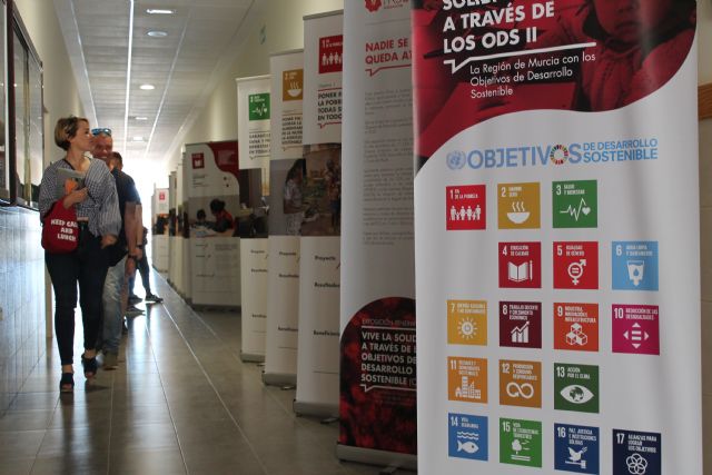 El Campus de la UCAM en Cartagena acoge la exposición itinerante sobre los Objetivos de Desarrollo Sostenible (ODS) de Fundación FADE - 3, Foto 3