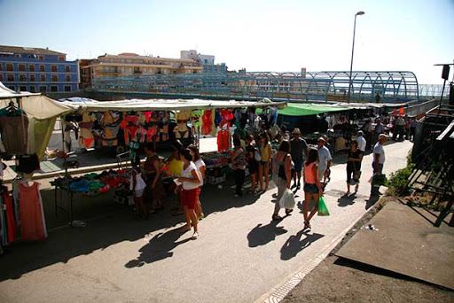 Los mercados de Puerto Lumbreras y El Esparragal abren con un cuarto del aforo y medidas para garantizar la seguridad de vendedores y usuarios - 1, Foto 1