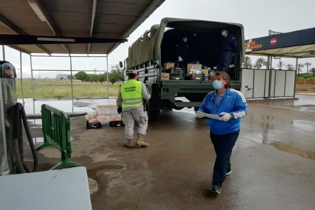 La lluvia no impide que más de un centenar de familias se beneficien este jueves del Operativo de Emergencia Social - 1, Foto 1