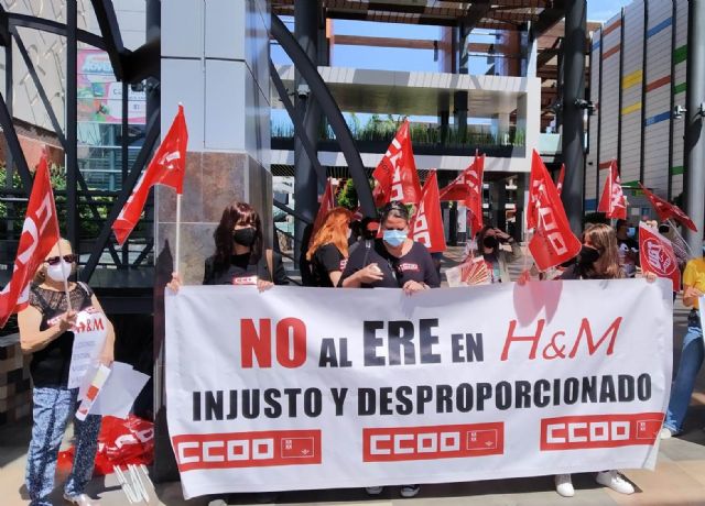 Éxito en los paros de las trabajadoras de las tiendas de H&M en Murcia - 2, Foto 2