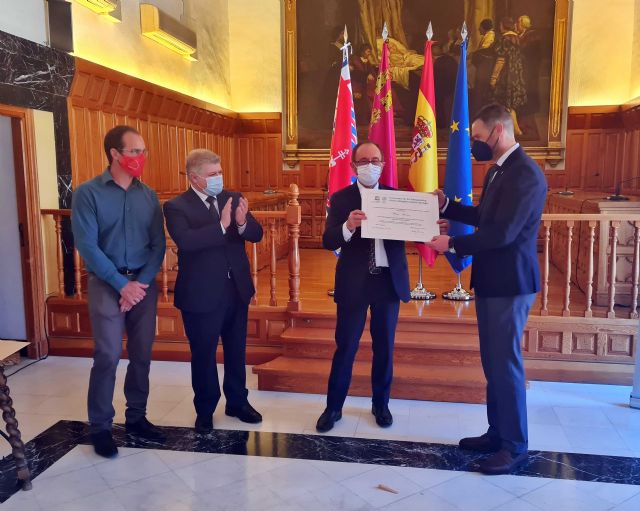El alcalde de Caravaca recibe de manos del embajador ante la UNESCO el documento que acredita que los Caballos del Vino son Patrimonio Cultural Inmaterial de la Humanidad - 1, Foto 1