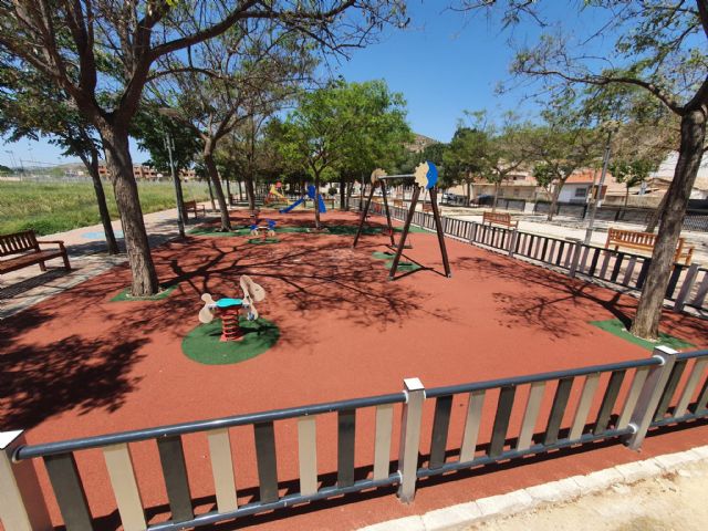 El Ayuntamiento realiza una renovación integral de las zonas infantiles de Cobatillas - 2, Foto 2
