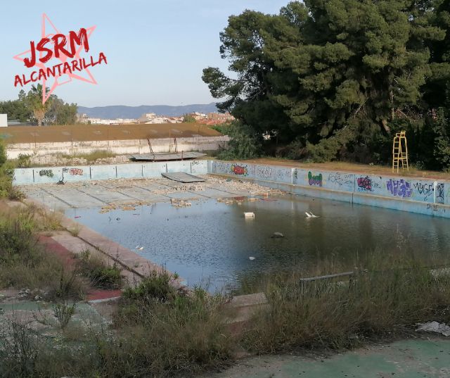 Juventudes Socialistas de Alcantarilla recoge firmas a favor de la piscina de verano - 1, Foto 1