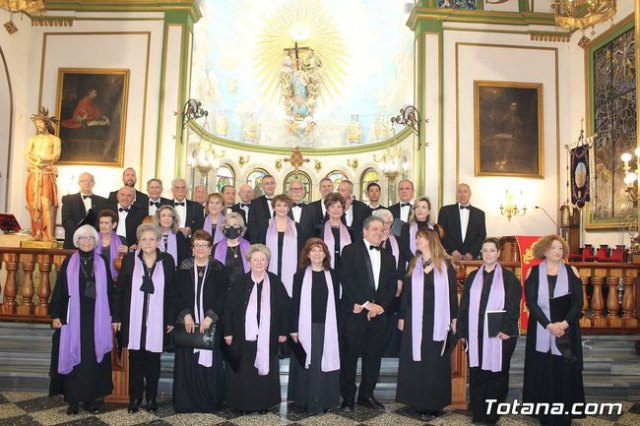 Sinopsis de las dos ultimas actuaciones de la Coral Santiago, en la Iglesia de las Tres Avemarías de Totana - 2, Foto 2