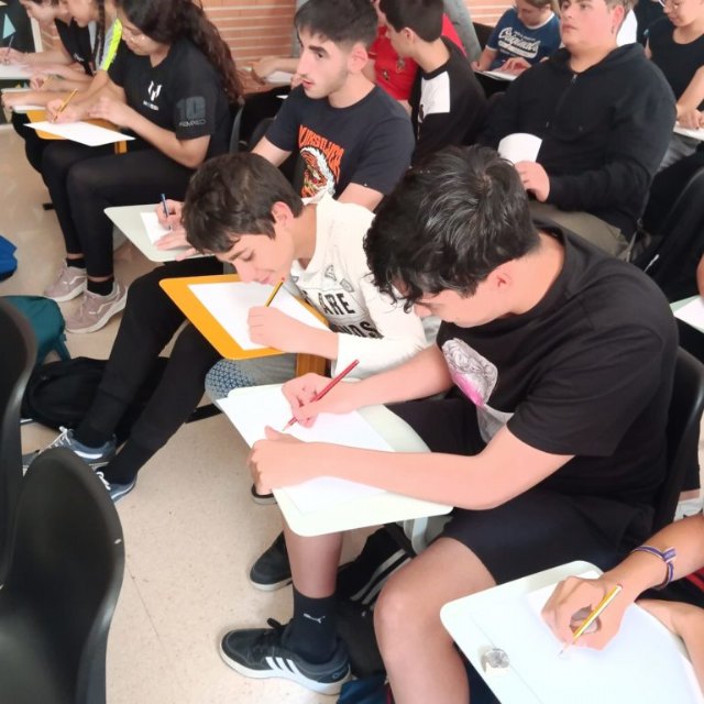 Puebla, el gran dibujante e ilustrador murciano, visita el IES Valle del Segura de Banca - 2, Foto 2