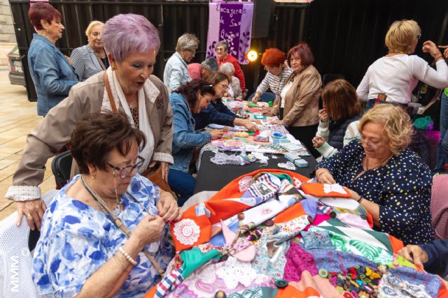 Mucho Más Mayo teje recuerdos y experiencias a través del laboratorio ciudadano de patchwork - 1, Foto 1