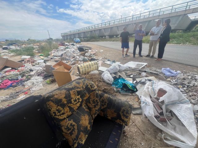 El PSOE exige al PP que actúe ya para limpiar y dignificar la zona del Reguerón, convertida en un vertedero ilegal en Beniaján - 2, Foto 2