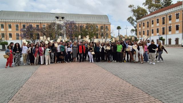 93 alumnos trabajadores reciben los diplomas tras finalizar los programas mixtos de empleo y formación del Ayuntamiento de Murcia - 1, Foto 1