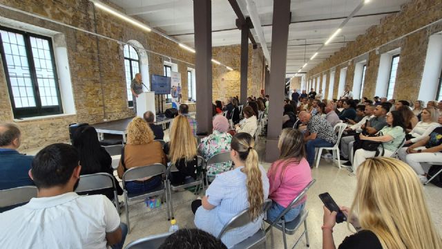 93 alumnos trabajadores reciben los diplomas tras finalizar los programas mixtos de empleo y formación del Ayuntamiento de Murcia - 4, Foto 4