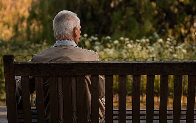 Las personas mayores pueden solicitar hasta el 4 de junio las ayudas regionales para audífonos, gafas y tratamientos bucodentales - 1, Foto 1