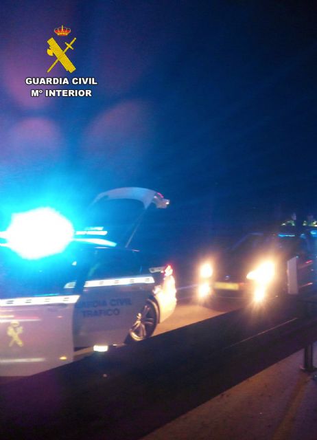 La Guardia Civil detiene al conductor de un turismo que circulaba en sentido contrario en autov�a y cuadruplicaba la tasa de alcoholemia, Foto 2