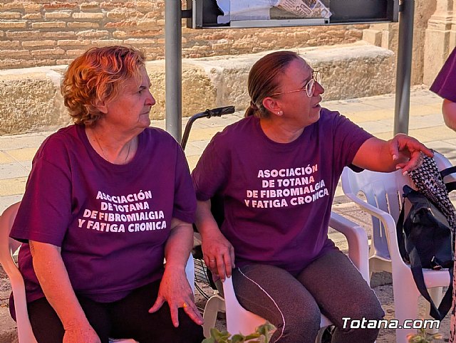 Hagamos que la intolerancia cambie de bando: ASTOFIBROM lee en Totana el 24º manifiesto por la fibromialgia y el síndrome de fatiga crónica, Foto 6