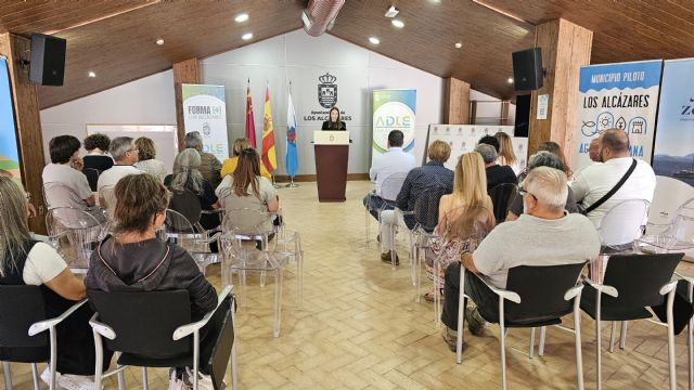 Veinte alumnos finalizan el PMEF ‘Forma [+] Los Alcázares’ tras contribuir a la mejora de nuestros espacios públicos - 3, Foto 3