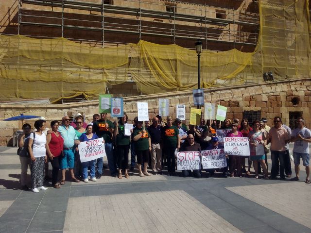 Vecinos de la huerta de Lorca en pie de guerra por la construcción de cebaderos a 35 metros de sus viviendas - 1, Foto 1