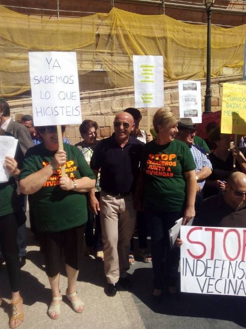 Izquierda Unida apoya a los vecinos afectados por la construcción de cebaderos a pocos metros de sus viviendas - 1, Foto 1