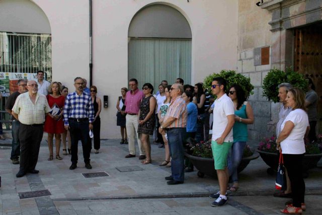 El Ayuntamiento de Caravaca guarda un minuto de silencio por las víctimas del atendado de Orlando - 1, Foto 1