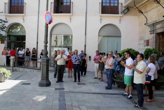El Ayuntamiento de Caravaca guarda un minuto de silencio por las víctimas del atendado de Orlando - 2, Foto 2
